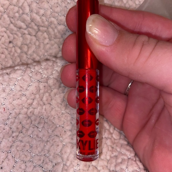 kylie keep the receipt mini lippie - Picture 3 of 7